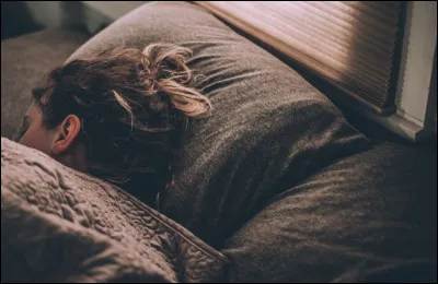 C'est l'heure de dormir, tu...