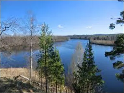 Long de 541 km, ce fleuve du centre de la Suède, le deuxième plus long fleuve du pays, traverse la Dalécarlie et rejoint la Baltique près de Gavle :