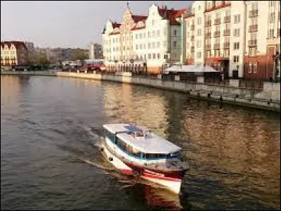 Ce fleuve de Russie, long de 123 km, coule dans l'oblast de Kaliningrad, et débouche dans la lagune de la Vistule en aval de Kaliningrad :
