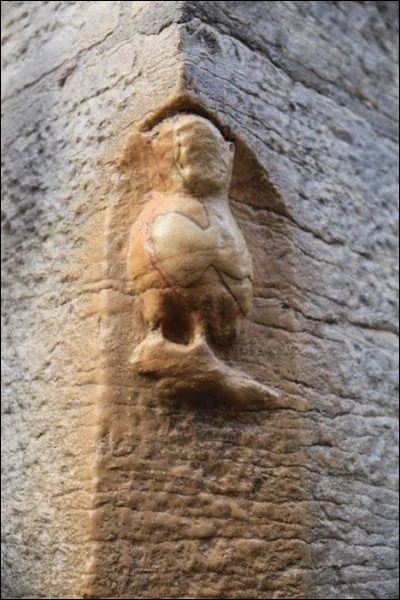 Insolite : selon la tradition, comment faut-il toucher la chouette de Dijon pour que son vu soit exaucé ?