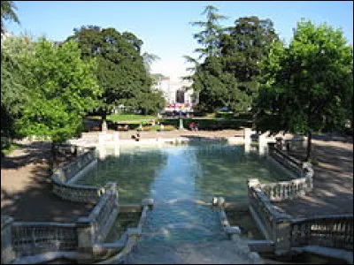 Nature : quel nom d'un héros de la littérature ce jardin de Dijon porte-t-il ?