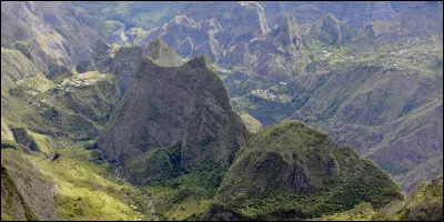 Nature : comment s'appelle ce célèbre cirque de la Réunion ?