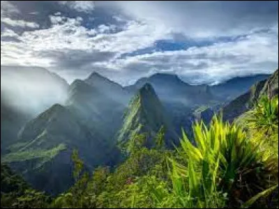 Histoire : à partir de quel siècle, l'île de la Réunion a-t-elle été peuplée ?