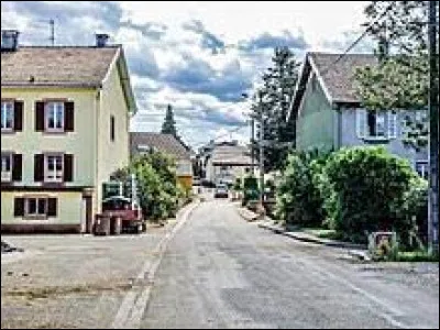 Commune incluse dans l'aire d'attraction Belfortaine, Denney se situe dans l'ex région ...