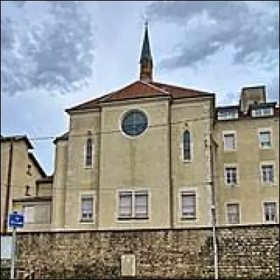 Nous sommes en Bourgogne-Franche-Comté, devant la chapelle du couvent de la Marne, à Montferrand-le-Château. Ville de la métropole Bisontine, elle se situe dans le département ...