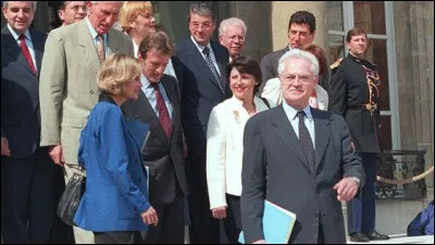 En France, Jacques Chirac nomme au poste de Premier ministre, Lionel Jospin, c'est la 3e cohabitation :