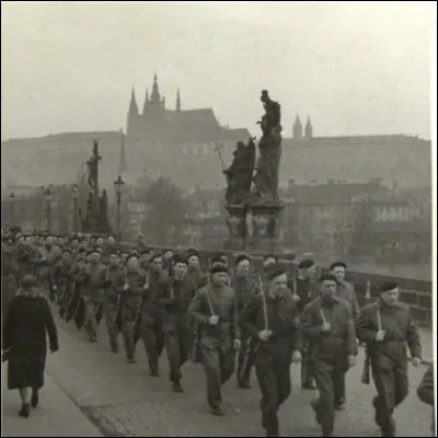 "Coup de Prague", prise de contrôle de la Tchécoslovaquie par le Parti communiste tchécoslovaque, avec le soutien de l'Union soviétique ; la Tchécoslovaquie bascule dans l'orbite soviétique :