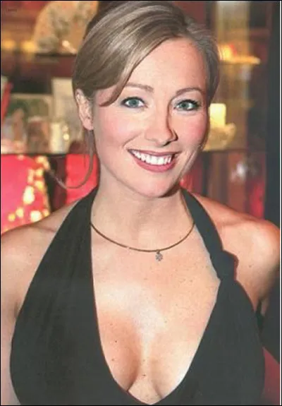 Qui est cette Anne-Sophie, journaliste, animatrice, présentatrice du journal de 20h de France 2 depuis septembre 2017 ?