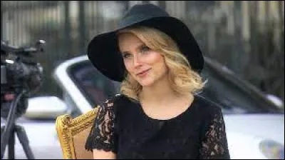 Complète les paroles de la chanson "Mírame a mí" interprétée par Valentina Zenere : 
Yo puedo subir, puedo bajar
Me sobra el tiempo para ganar...