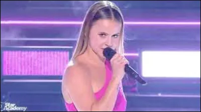 Au deuxième prime, quelle chanson a-t-elle interprétée en dansant en même temps ?