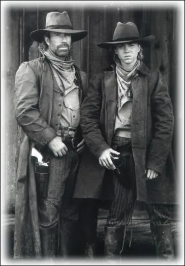 Dans Sidekicks, Chuck Norris aide Barry a :