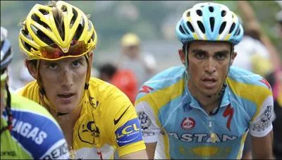 Andy Schleck a donc perdu son maillot jaune lors de cette 15me tape, mais un vnement l'a perturb, lequel ?