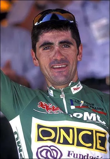 Qui a remport le sprint du peloton derrire les chapps et a pris (ou gard) le maillot vert dans cette 16me tape ?