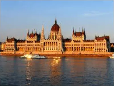 Combien de capitales sont traversées par le Danube ?