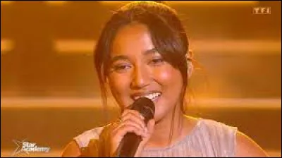 Au troisième prime : quelle chanson a-t-elle interprétée en solo ?