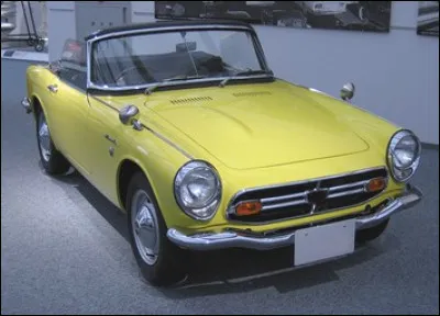 Elle fut la voiture de Spirou dans les années 70, mais quelle est donc cette petite auto ?