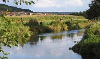 L'Arques est un fleuve de 6 km, né de la confluence de trois rivières : l'Eaulne, la Béthune et la Varenne. Dans quelle mer se jette-t-il ?