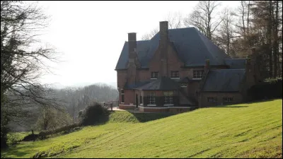 Vous pourrez visiter la villa Marguerite-Yourcenar à Saint-Jans-Cappel, dans la région d'adoption de la romancière :