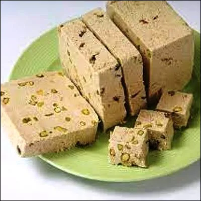 Quel mot désigne une confiserie orientale généralement à base de sésame ?