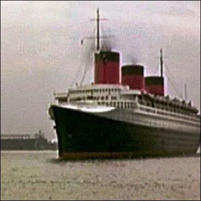 Quel paquebot français, souvent considéré comme le paquebot le plus réussi de lhistoire de France, a été rebaptisé le Lafayette lors de son incorporation dans larmée américaine en 1942 ?