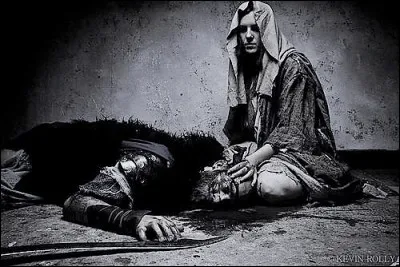 Impitoyable femme biblique, attirant Sisera le général cananéen sous sa tente, une fois endormi, le tua net d'un coup de pieu dans la tempe. Qui est-elle ?