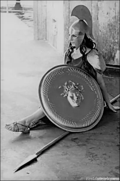 Qui est-cette déesse de la guerre dans la mythologie grecque ?
