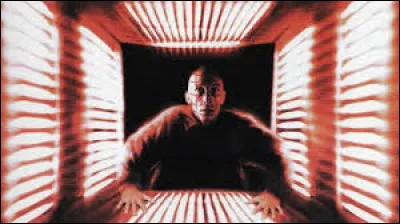 On peut poser la question du "comment" ou du "pourquoi" mais aussi du "qui" diable a construit ce machin ?