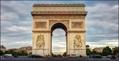 Combien Napoléon a-t-il fait construire d'arcs de Triomphe à Paris ?