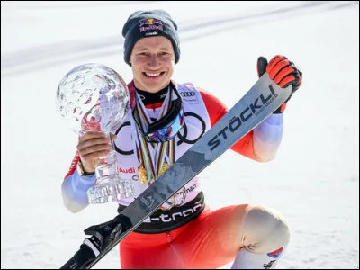De quelle nationalité est Marco Odermatt, vainqueur de la coupe du monde de ski alpin ?