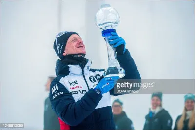 Combien de victoires le biathlète norvégien Johannes Thingnes Bø a-t-il remportées cet hiver, établissant un nouveau record ?