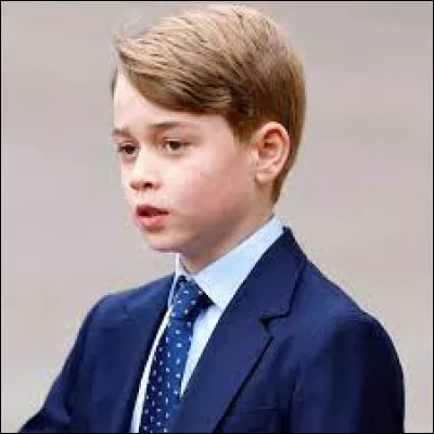 Ce petit garçon prénommé George, actuellement âgé de 9 ans, est... ?