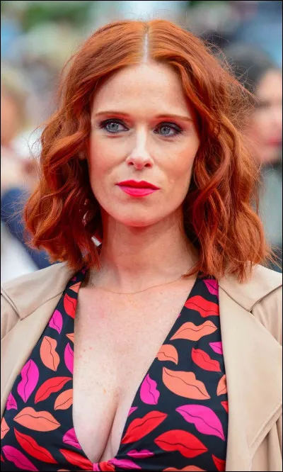 Qui incarne une femme de ménage dotée d'un haut potentiel intellectuel qui devient consultante de la police de Lille avec succès, héroïne de la série "HPI" ?