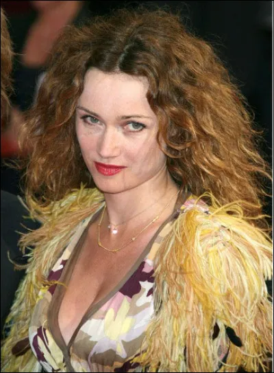 Qui incarne une juge d'instruction, héroïne de la série "Alice Nevers : le juge est une femme" ?