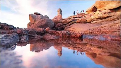 Où est située la Côte de granit rose ?