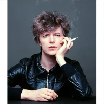 Avec quel ancien musicien du groupe anglais "Roxy Music" David Bowie s'est-il associé pendant sa période "berlinoise" ?