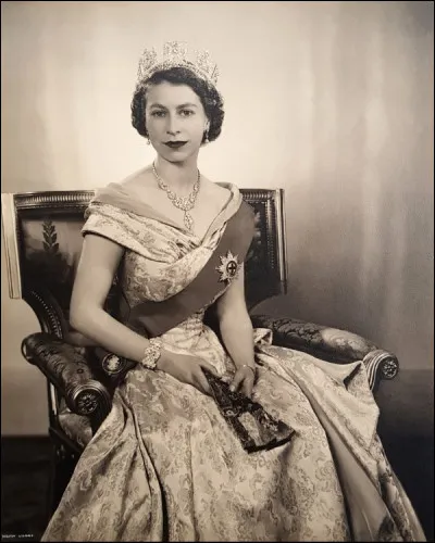 &Agrave; sa naissance Elizabeth II &eacute;tait troisi&egrave;me dans l'ordre de succession.