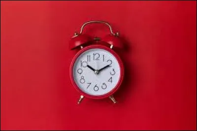 En quelle année la loi pour passer de 48 heures à 40 heures de travail est-elle adoptée ?