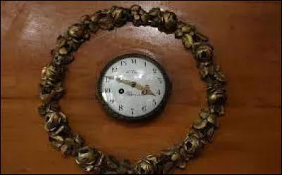 Dans la maison de quel célèbre écrivain peut-on admirer cette horloge très particulière ?