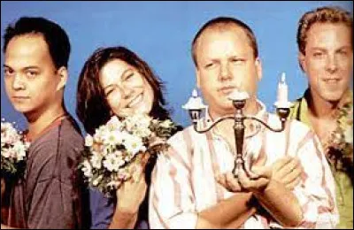 En 1992, Pixies arrive finalement à connaître un certain succès aux États-Unis. En effet, cette année-là ils deviennent la première partie d'un groupe de rock qui est au climax de sa carrière, mais lequel ?