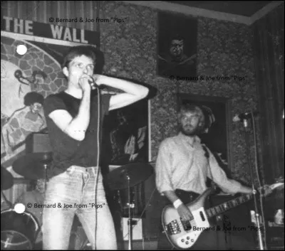 Le groupe, sous son deuxi&egrave;me nom, fait son premier concert le 25 janvier 1978. En compagnie de quel autre groupe ?