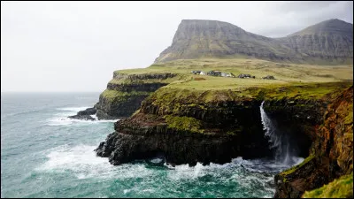Dans quel océan sont situées les Îles Féroé ?