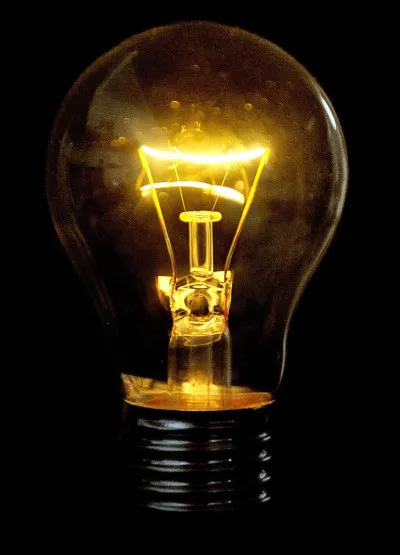 Où la première lampe à incandescence fonctionnelle a-t-elle été mise au point ?