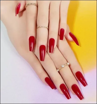 As-tu déjà porté des faux ongles ?
