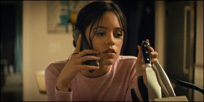 Au moment où Tara se fait attaquer par GhostFace chez elle (au début du film) qui prétend être GhostFace ?