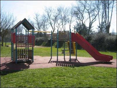 Pour terminer vous avez un nouveau métier : gérant d'un parc ! Quelqu'un vous demande où est "l'escarpolette" et s'il y en a une. Que lui montrez-vous ?