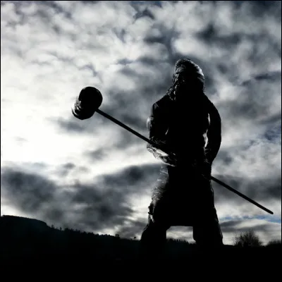 Dieu gaulois, muni d'un long maillet à double tête, possédant la vertu de tuer ou de ressusciter les êtres. Qui est-il ?