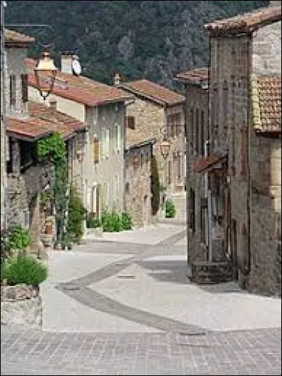 Village de l'arrondissement de Tournon-sur-Rhône, dans la vallée du Doux, Boucieu-le-Roi se situe dans le département ...