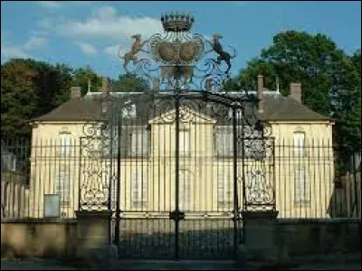 Je vous emmène en Seine-et-Marne, à la découverte du château de Jossigny. Nous serons en région ...