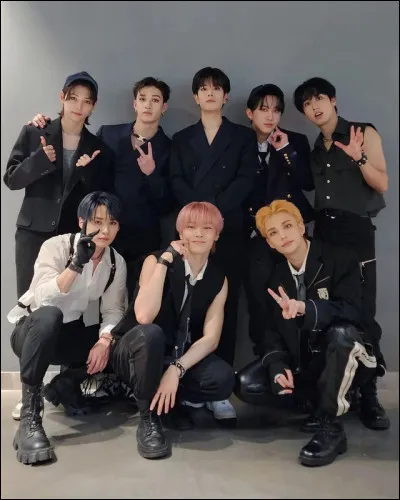 Qui sont les principaux danseurs dans le groupe ?