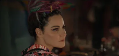 Voici le personnage de Tamara. Elle est danseuse dans un club. Dans quelle série Netflix joue-t-elle ?